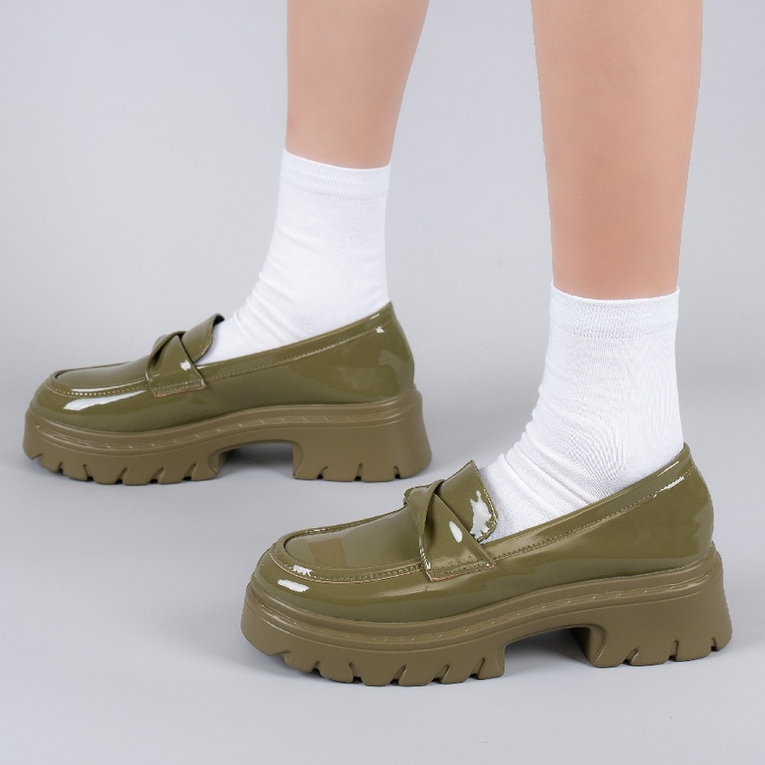 Mellowco รองเท้าโลฟเฟอร์  Loafer ส้นแพลทฟอร์ม หนังแก้ว รุ่น Call Me Iris M6-4401