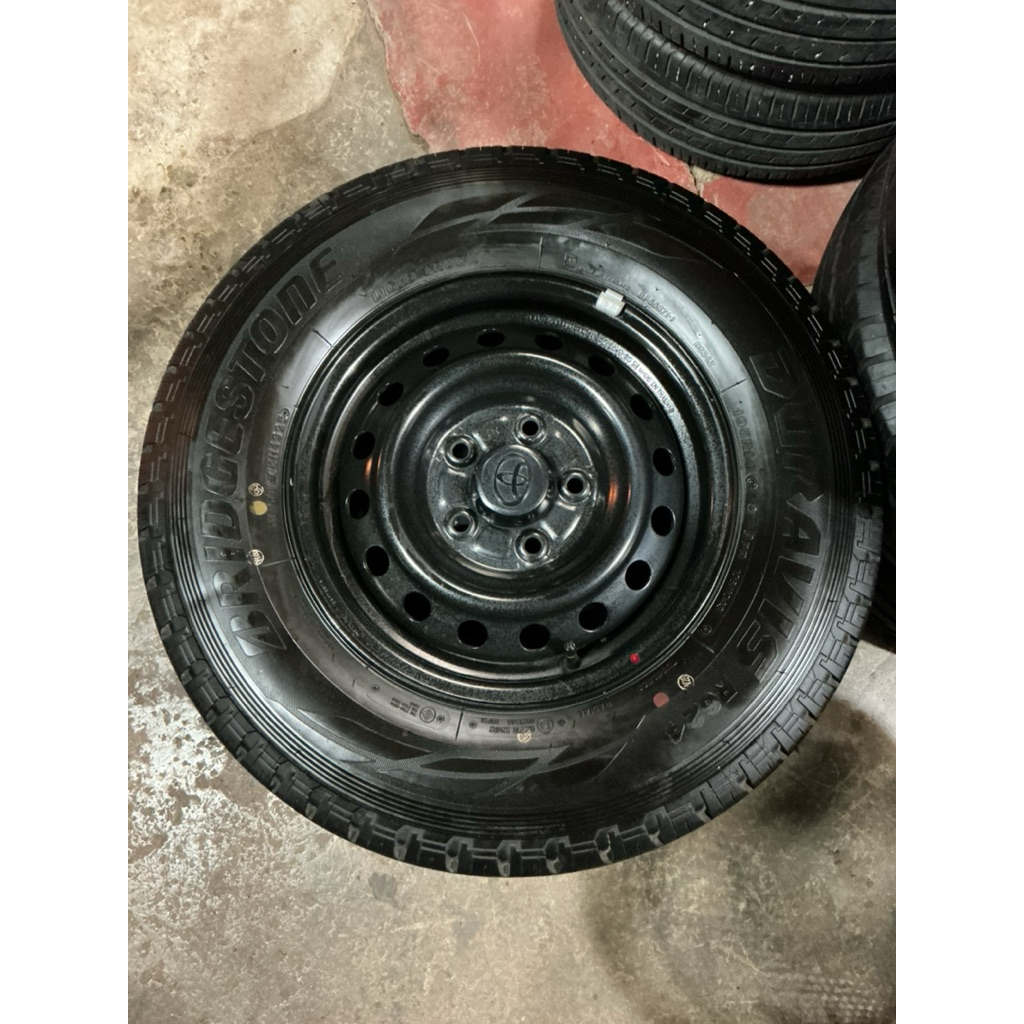 ยางถอดป้ายแดง 195R14 Bridgestone ปี 25 (ราคาต่อวง)