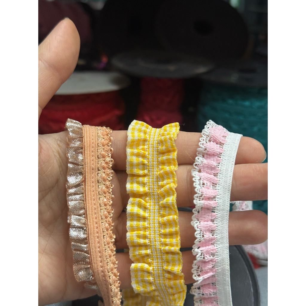 ระบายต่อชาย  ระบายเล็ก มีให้เลือกหลายสีหลายขนาด  แบบยืดและไม่ยืด  สินค้าพร้อมส่ง แบ่งขาย