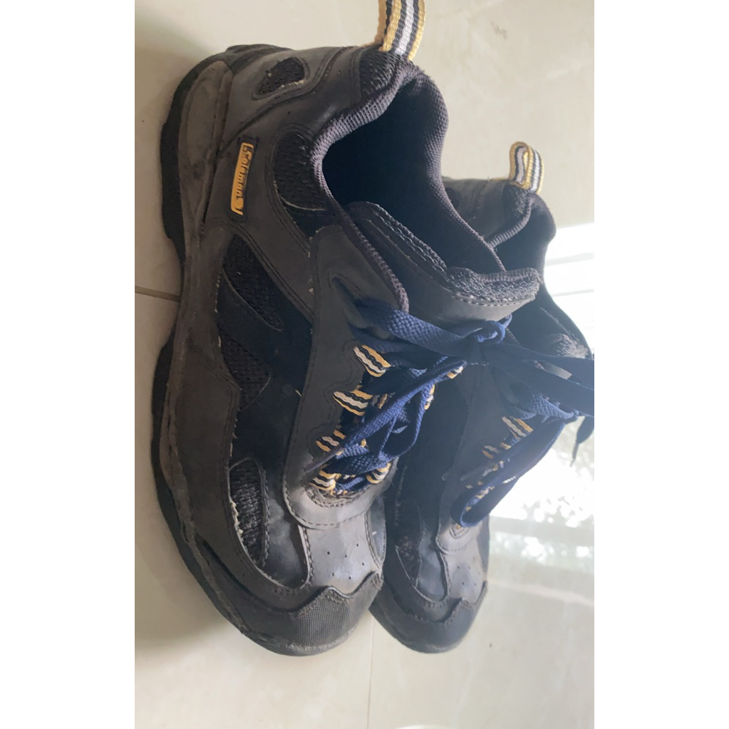 รองเท้าcolemanมือสอง