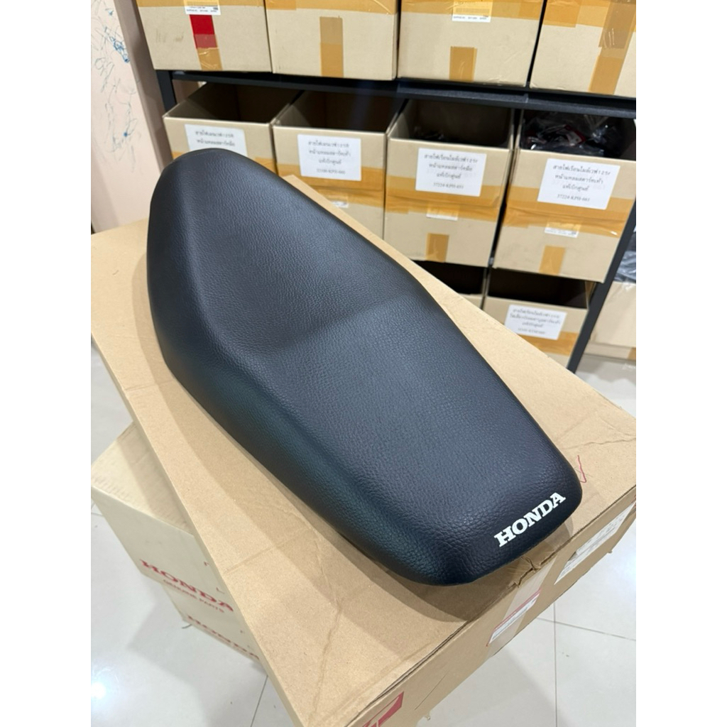 เบาะเวฟ125s หัวเถิกตรงรุ่น ไม่มีตะเข็บเย็บ มีโลโก้ฮอนด้า แท้เบิกศูนย์*77200-KPH-900*