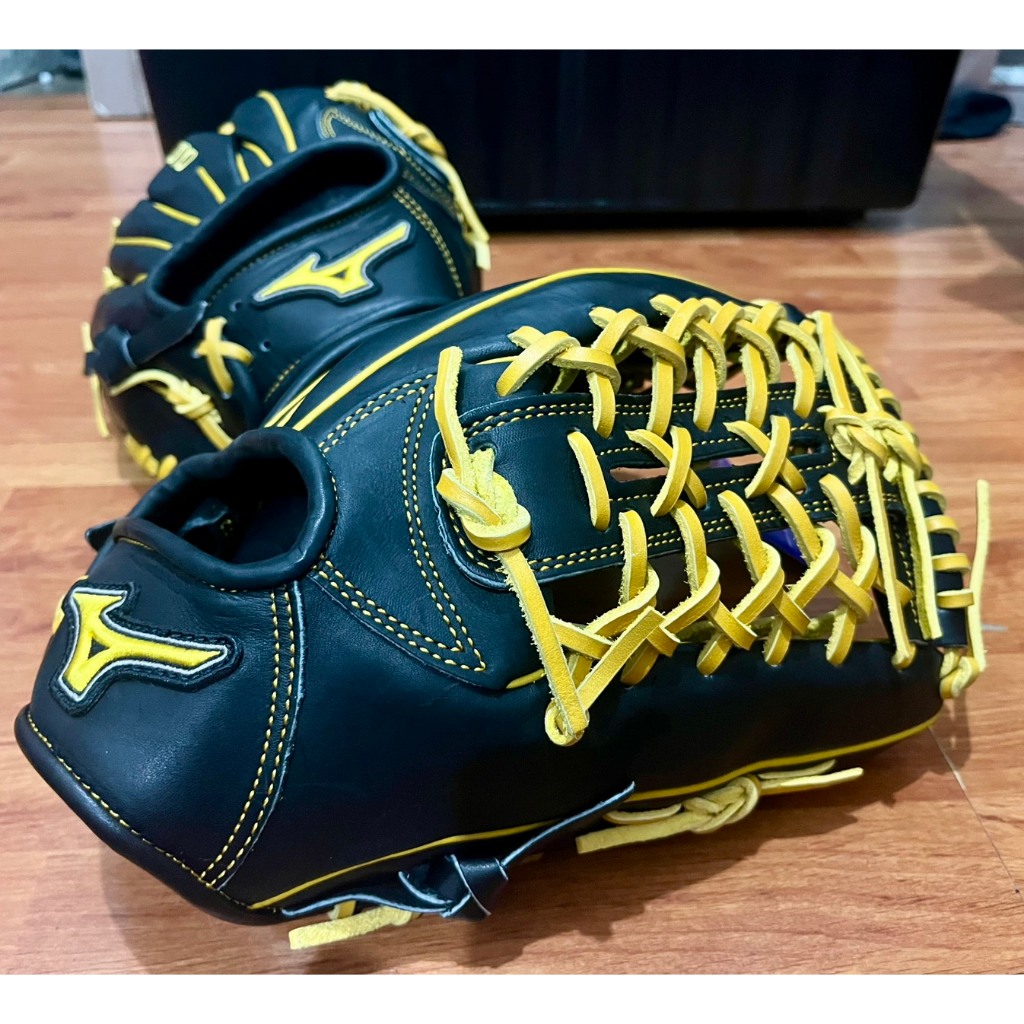 Baseball and Softball glove Mizuno NIW  12.5"