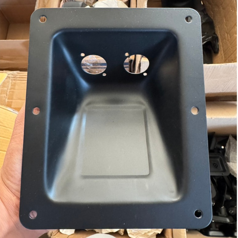 แพ็คละ2ตัว เพลทหลบฝนขนาด170*140  แท๊ปหลังตู้ลำโพง มีให้เลือกแบบเปล่าและพร้อมสเปคค่อนVD03