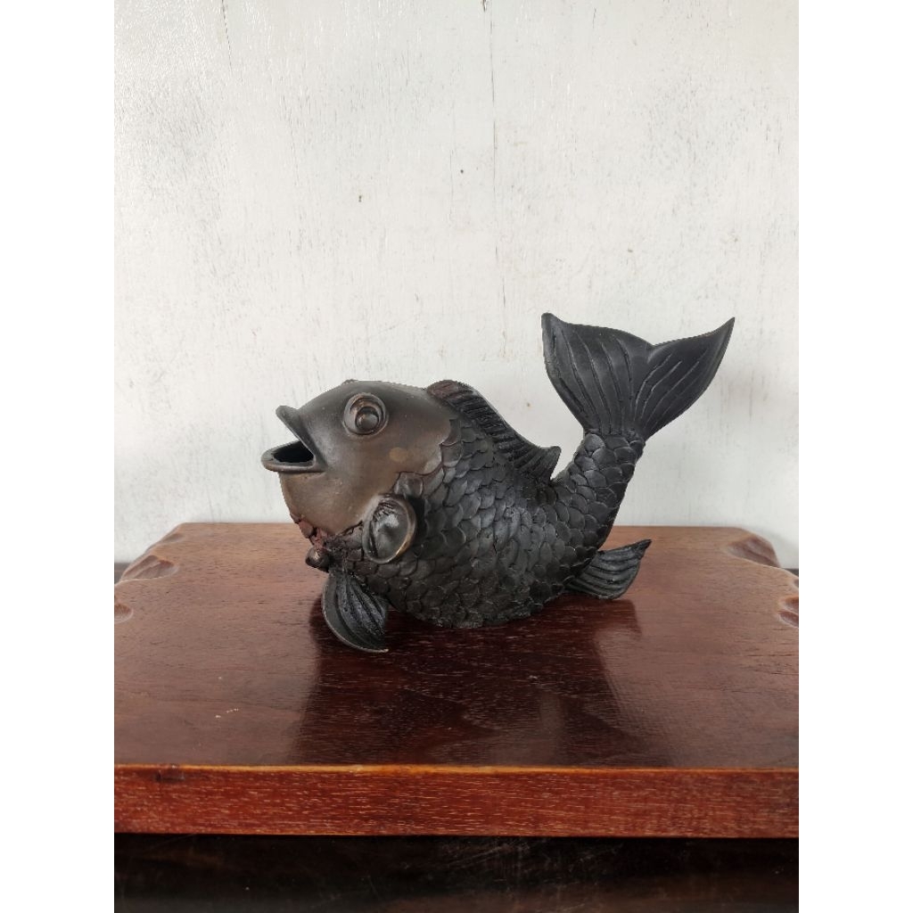 ประติมากรรมรูปปลาคาร์ป (Koi Fish)ทองเหลือง