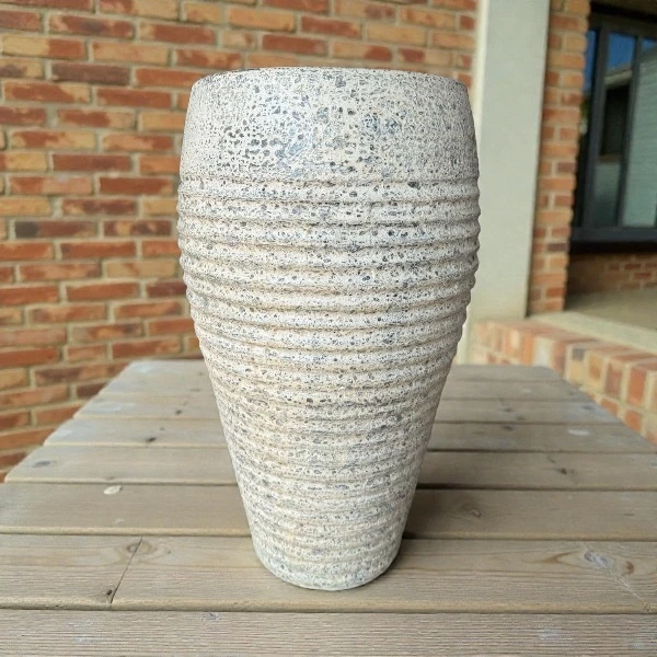 Flowerpotกระถางดินเผาทรงกรวยลายคอตาลสูง สีวินเทจ เก่า ๆ ขนาด 33 x 55 cm. ใช้เป็นกระถางต้นไม้หรือใช้เสียบร่มได้