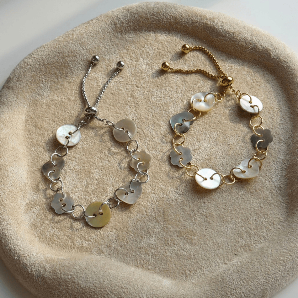 Beaming.bkk - MOP Button Bracelet สร้อยข้อมือกระดุมเปลือกไข่มุก