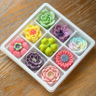 แม่พิมพ์ซิลิโคนดอกไม้ สำหรับทำขนมต่าง ขนาด 5 ซม. แพคละลาย 12…