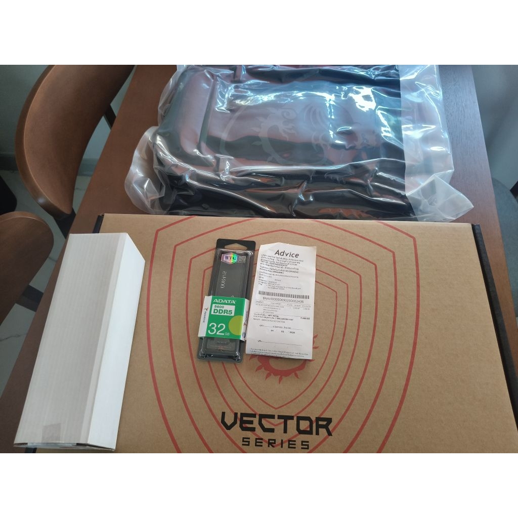 MSI NOTEBOOK VECTOR 16 HX AI A2XWHG-253TH เพิ่มแรมเป็น 40 Gb SSD 1.5Tb ครับ