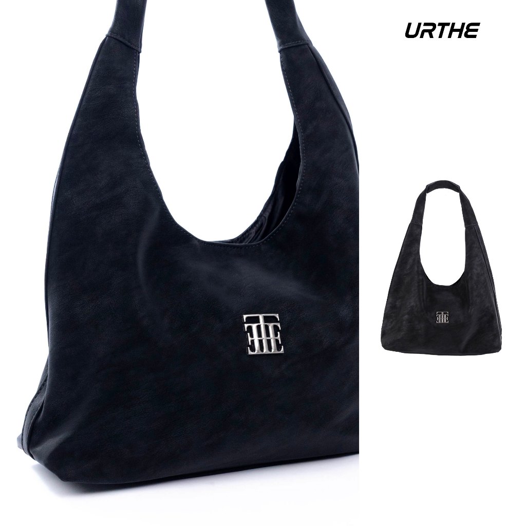 URTHE - กระเป๋า หนังเทียม รุ่น EMBLEM SLOUCHY SHOULDER BAG