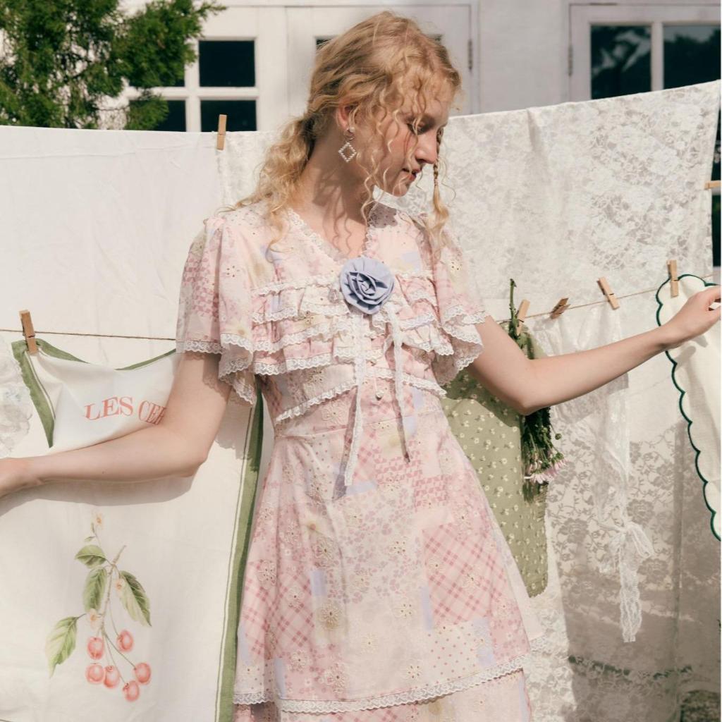 La Mignonne (XS-4XL) Aria Glow Dress เดรสใส่ทำงาน เดรสใส่เที่ยว ดีเทลล์แต่งระบายลูกไม้เป็นชั้นๆช่วงอ