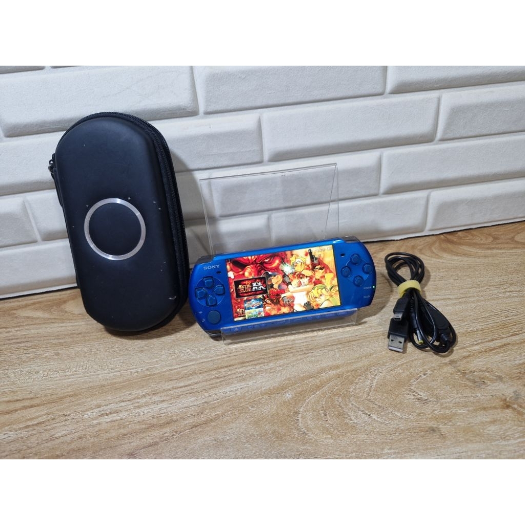 PSP สีน้ำเงิน(หายาก)รุ่น 3000 แปลงแล้วเมมความจุ 16 กิกะไบต์ใหม่มือ 1 ลงเกมไว้ประมาณร่วม 20 เกม อุปกร