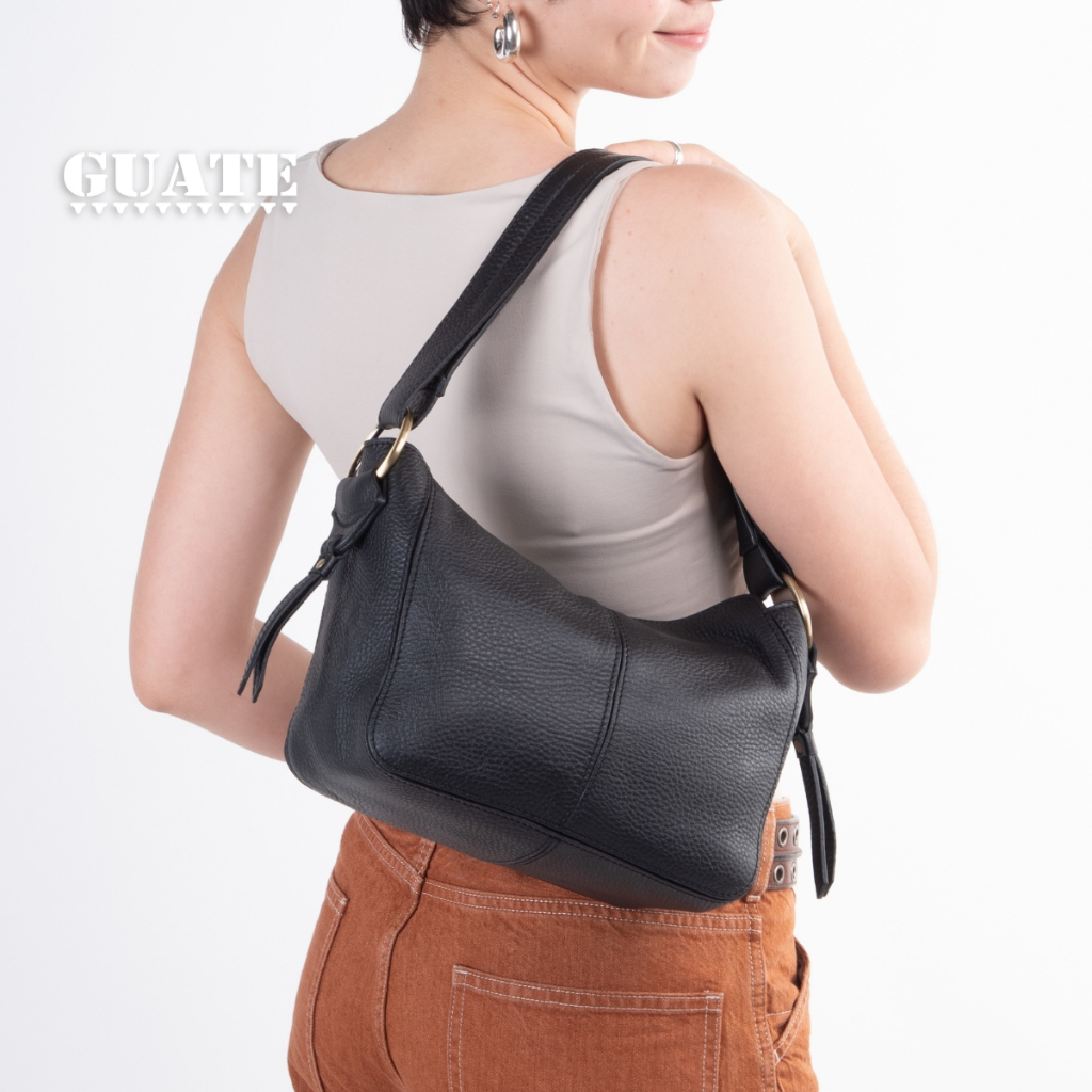 🔥 รุ่นยอดฮิตจาก GUATE🔥 หนังแท้ทั้งใบ นุ่มมือ เบา สะพายสบาย ดีไซน์เรียบแต่มีเสน่ห์ — KOIJI Baguette Bag ทรงมินิมอล