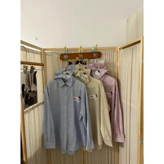(พร้อมส่ง)เสื้อเชิ้ตแขนยาว ผ้าลายสก็อต สกรีนลาย Kitty 🇰🇷