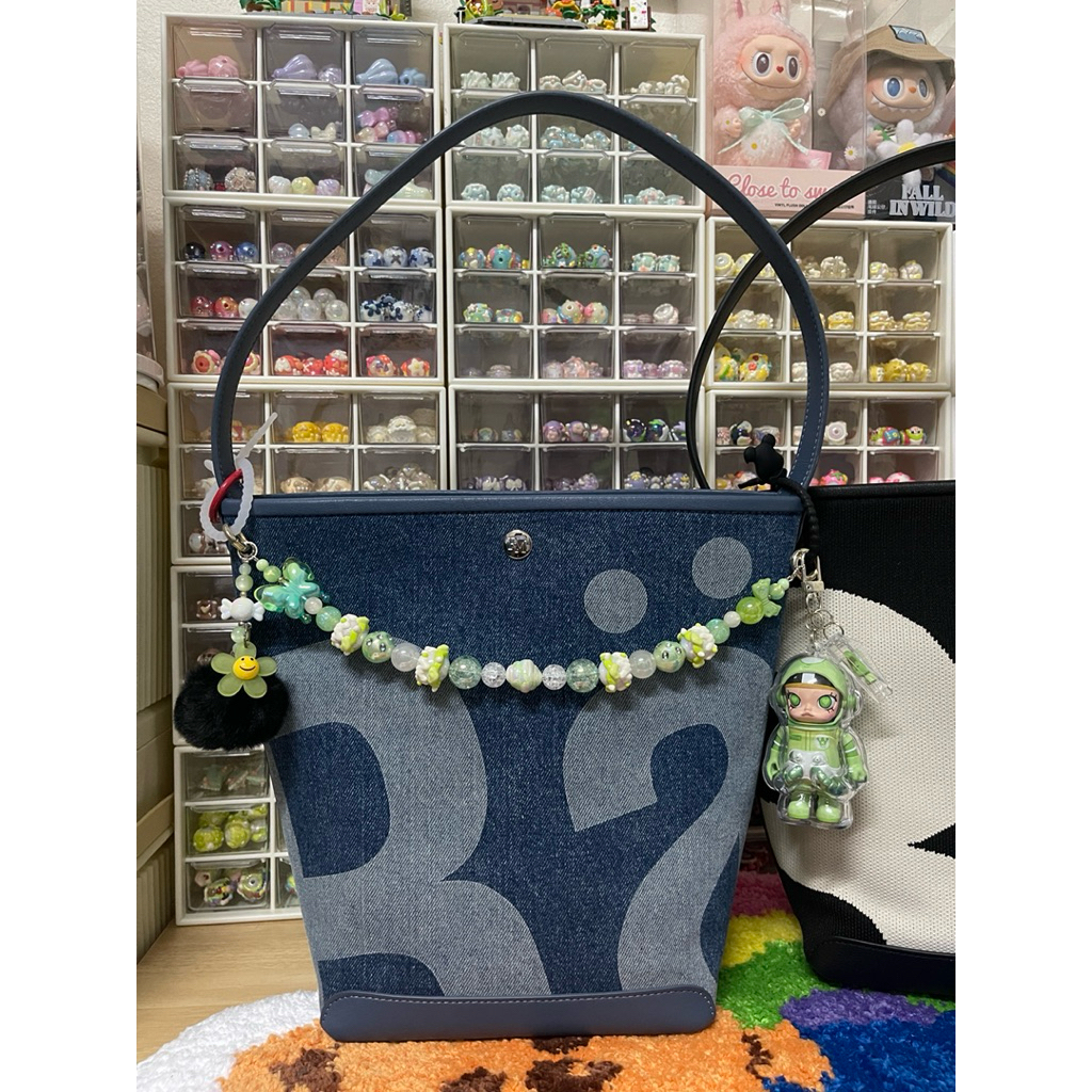 พวงกุญแจงาน art toy ของแท้พร้อมกล่องการ์ด