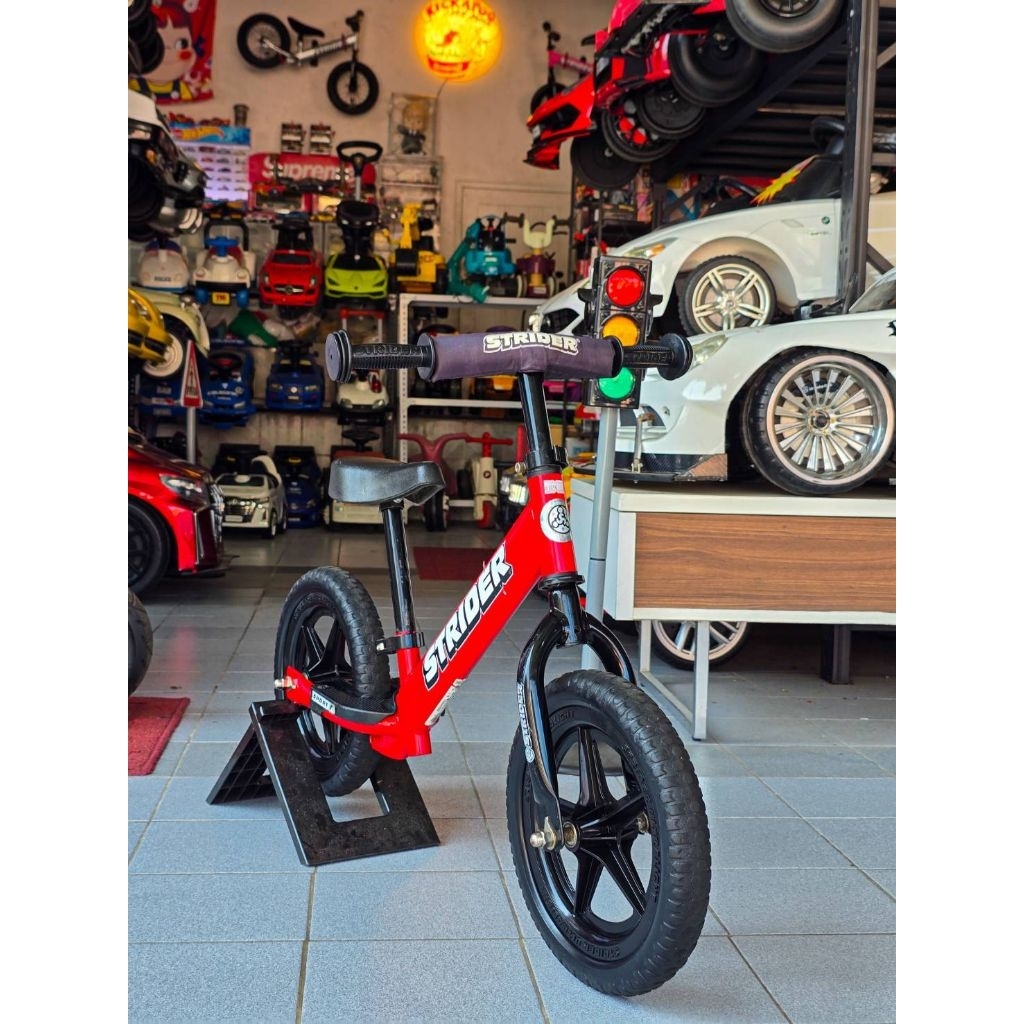 จักรยานขาไถ STRIDER สีแดง แท้มือสองตู้ญี่ปุ่น