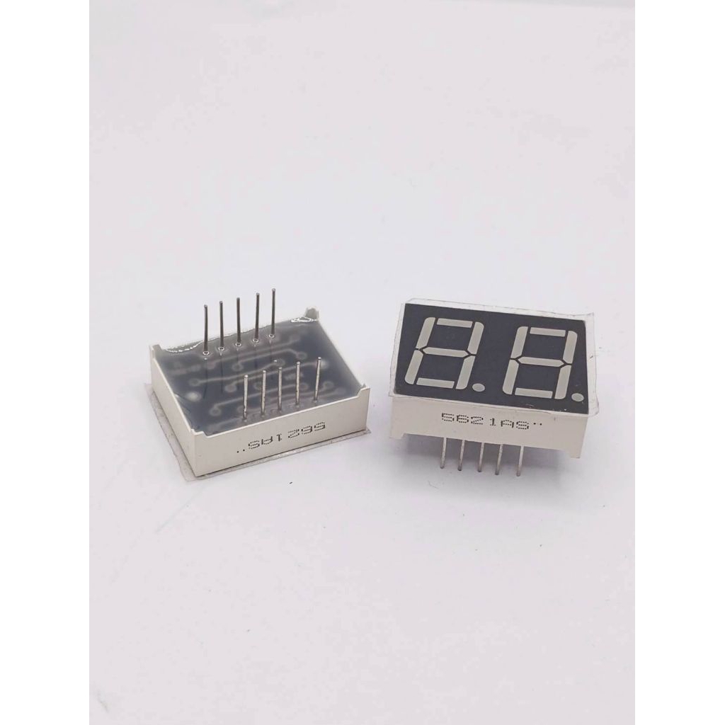 จอแสดงผลแบบเจ็ดส่วน 2หลัก (7-segment display) ซึ่งเป็นอุปกรณ์อิเล็กทรอนิกส์สำหรับแสดงตัวเลข: