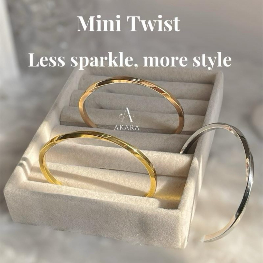 AK-B045 Mini Twist Bracelet กำไลเรียบๆ 3มิล Free size 15-19cm ทรงวงรี (เนื้อกำไลแข็งตันแต่ปรับขนาดได