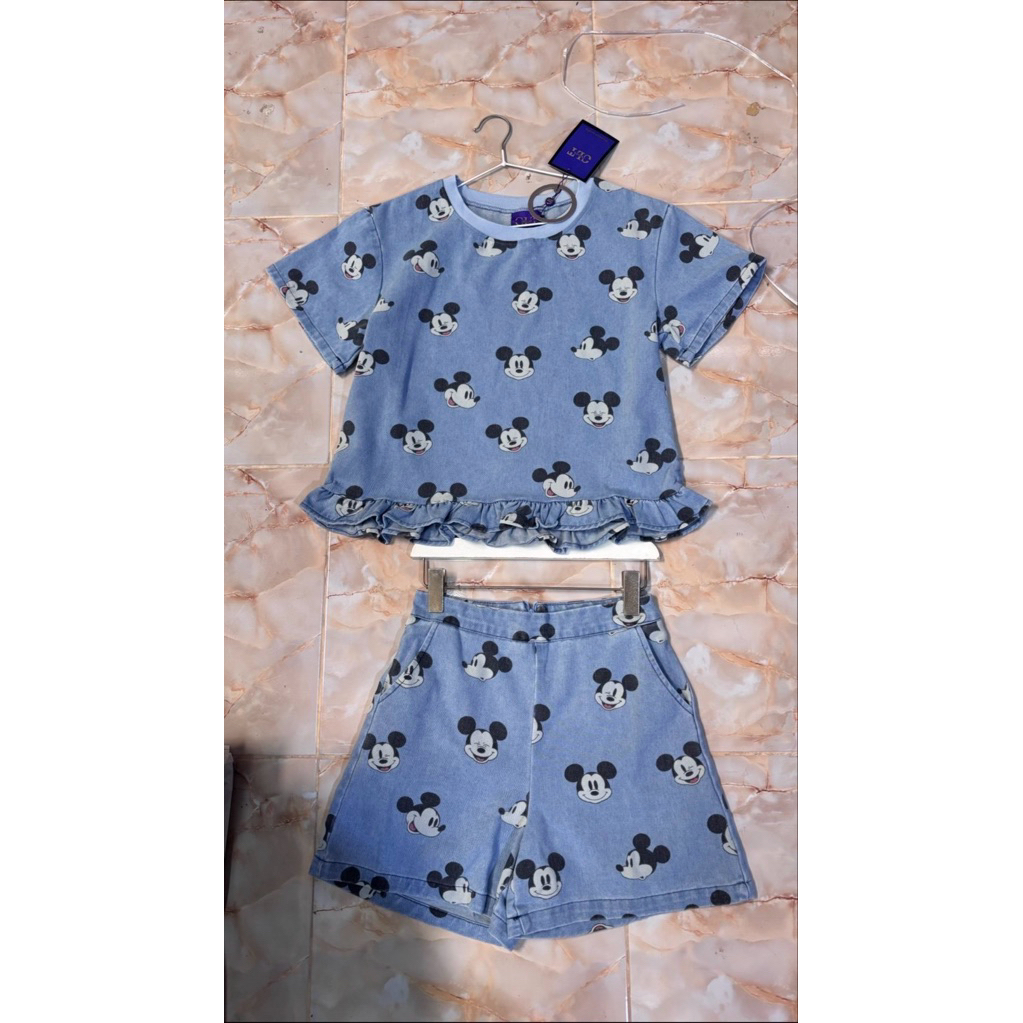 (เอวปกติ วัดตึง.5ลงได้ เสื้ออกใหญ่ 6 นิ้ว) ชุดยีนส์ เสื้อ+กางเกงขาสั้น ผ้ายีนส์ ลายมิกกี้ งานปป้าย chalita