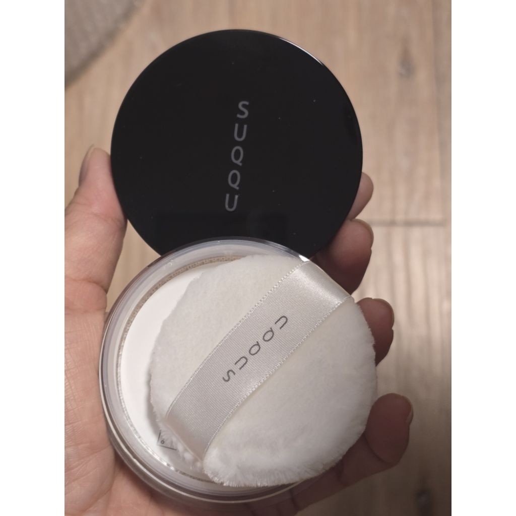 แป้งฝุ่นรุ่นใหม่ขนาดเดินทาง Suqqu Oil Rich Glow Loose Power e 3g