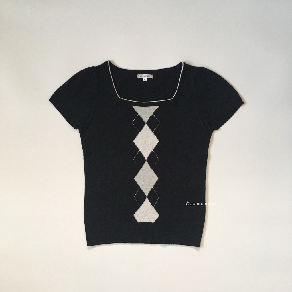 เสื้อไหมพรมแขนสั้นลายข้าวหลามตัด🖤 gracier dark coquette shoujo