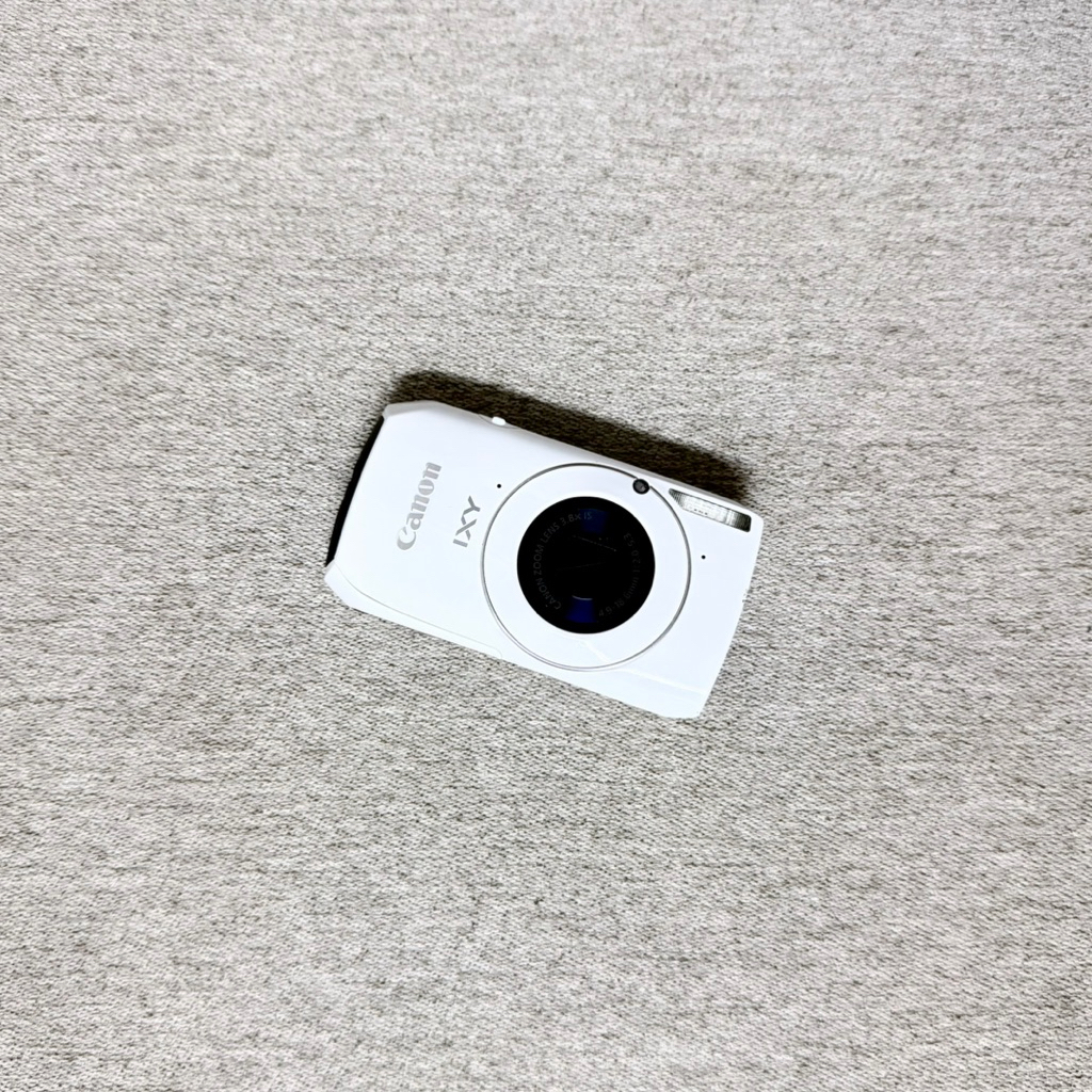 Canon IXY 30s / Canon IXUS 300hs