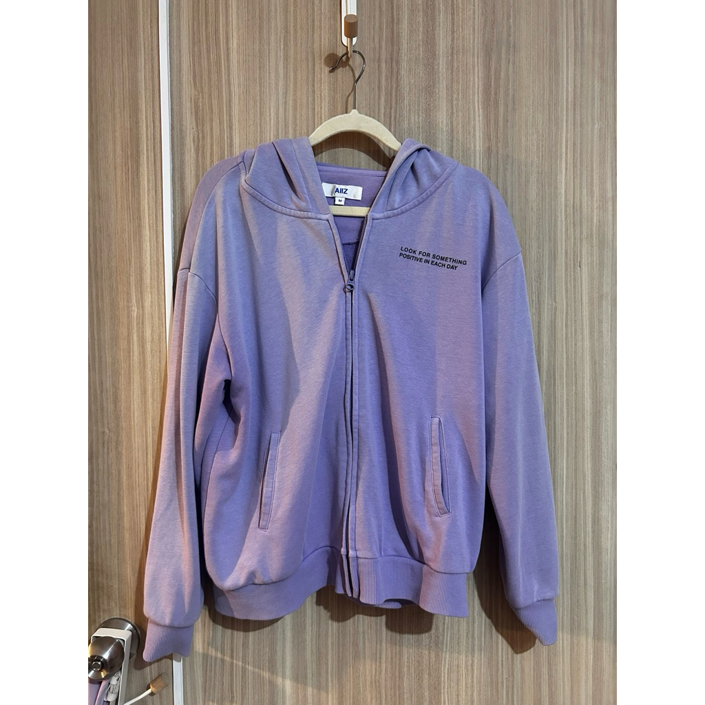 เสื้อกันหนาว เสื้อแขนยาว แบรนด์ AIIZ มือสอง ราคาถูก Size M