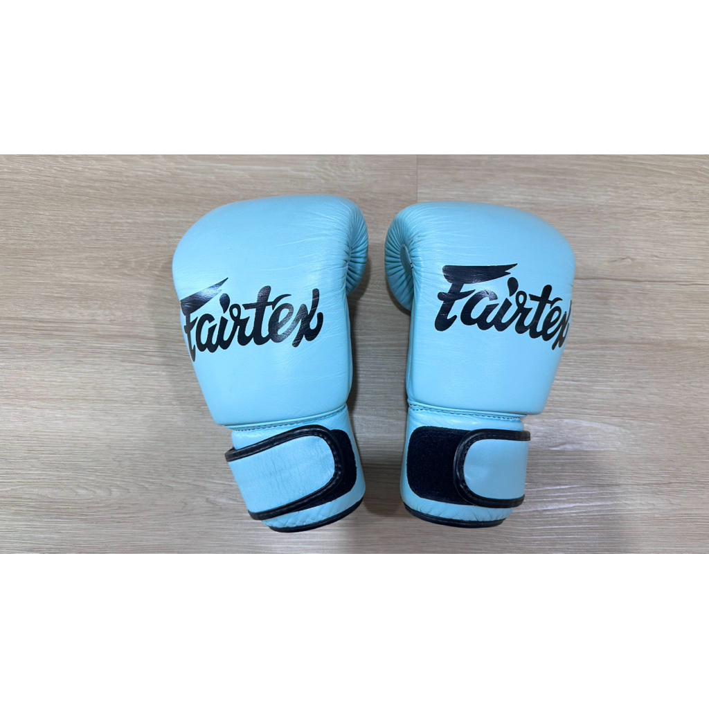 นวมชกมวย Fairtex สีฟ้า ขนาด 10 oZ. มือสอง