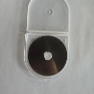 (พร้อมส่ง🇹🇭) Rotary cutter ตัดเส้นปรุ ตัดคูปอง ตัดรอยฉีก ลูกกลิ้งตัดผ้า,กระดาษ,หนัง ตัดเส้นปรุและเรียบได้ 28mm/45mm