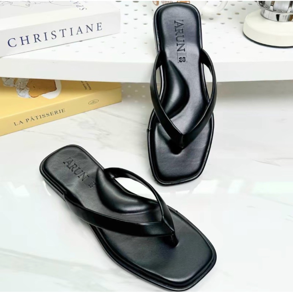 ส่งต่อ‼️รองเท้าแตะหนังนิ่ม พื้นนิ่ม แบรนด์ ARUN