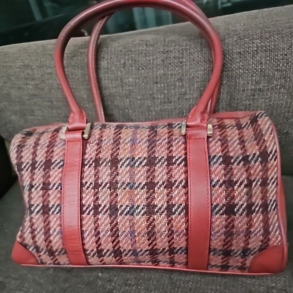 กระเป๋าทรงหมอน  Daks