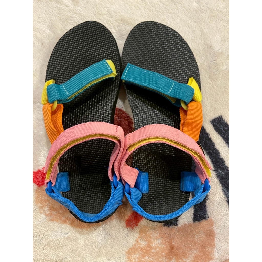 รองเท้าTeva รัดส้นมือสองของแท้