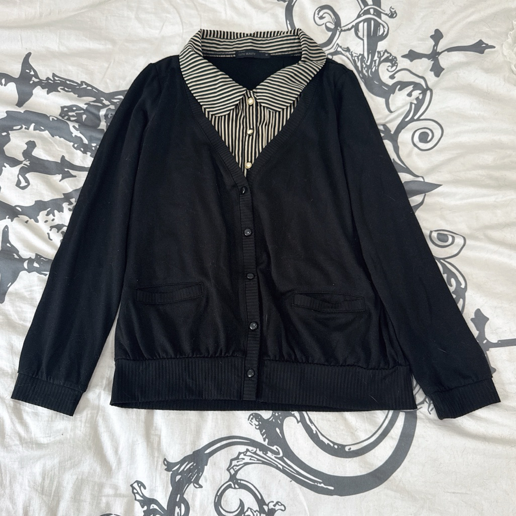 มือสอง M ป้ายญี่ปุ่น เสื้อผ้า dark coquette cardigan striped shirt seconhand vintage dollette cute