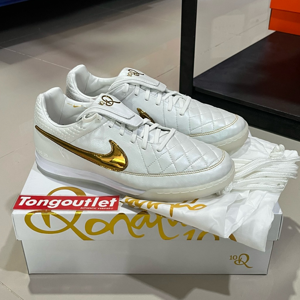 รองเท้าฟุตซอล RONALDINHO x NIKE TIEMPO LEGEND “TOUCH OF GOLD” ของแท้100% ป้ายไทย มือ1 พร้อมส่ง