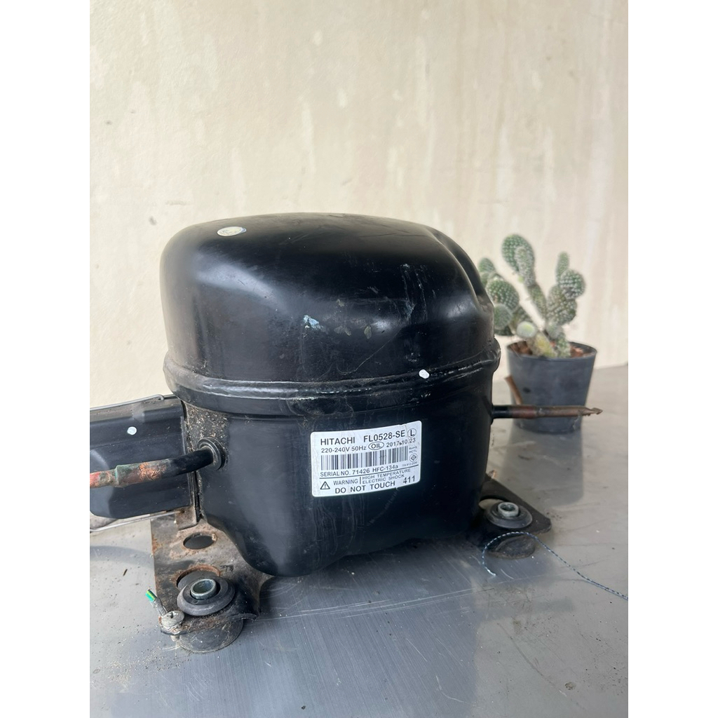 คอมเพรสเซอร์ตู้เย็นฮิตาชิ HITACHI รุ่นFL0528-SYน้ำยาHFC-134 อะไหล่แท้มือสองพร้อมใช้งาน
