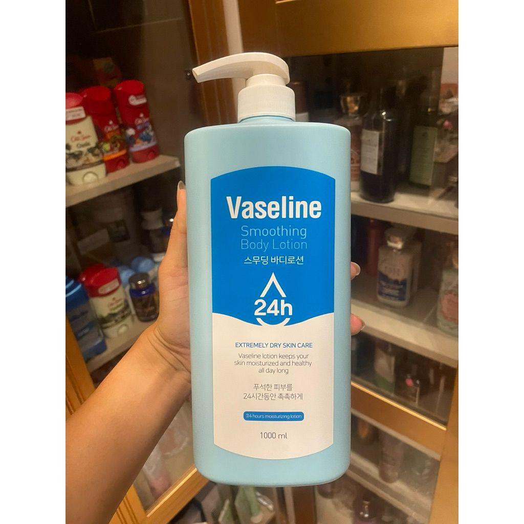 Vaseline Smoothing Body Lotion 1000ml. สีฟ้า