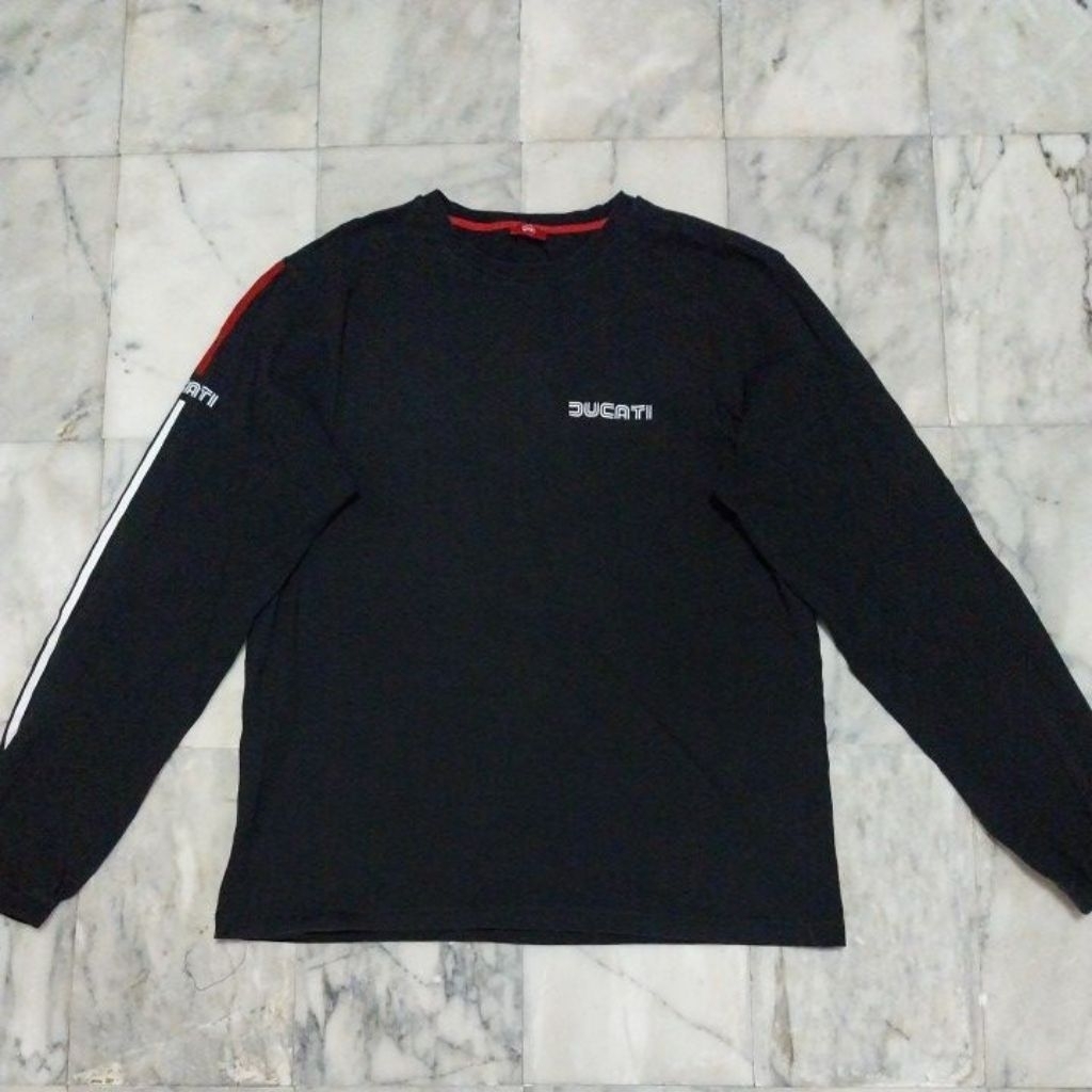 เสื้อยืดแขนยาว แนวไบค์เกอร์ DUCATI แท้ มือสอง สภาพดี ของพร้อมส่งครับ