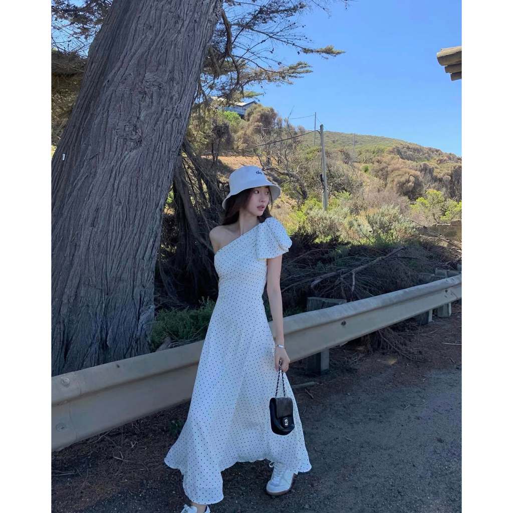 Mogwany  พร้อมส่ง ขาว / Heidi Dot Dress  เดรสยาวลายจุด เปิดไหล่ ใส่เที่ยวน่ารักมาก เก็บโค้ดหน้ากิจกรรม
