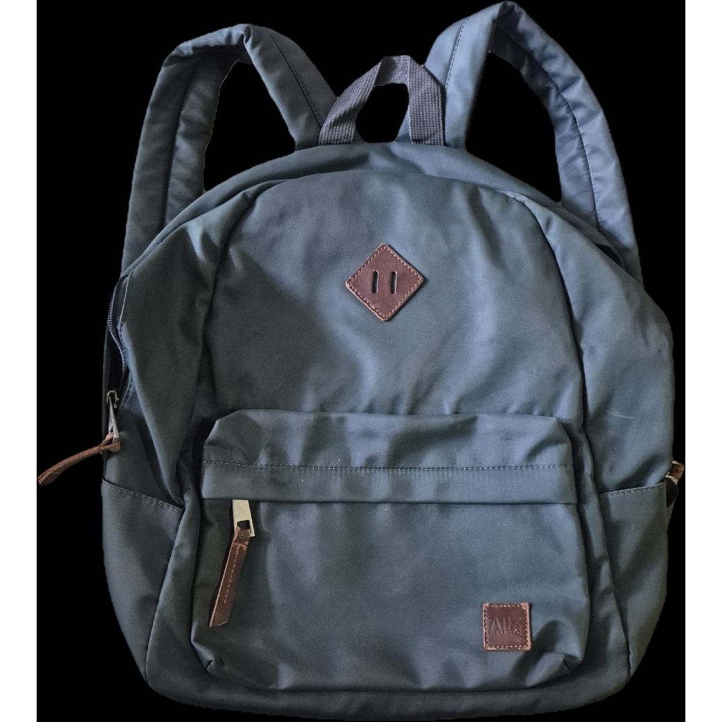 กระเป๋าเป้  AIIZ  มือสอง