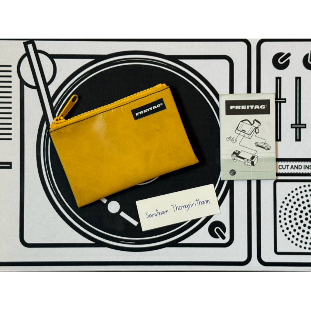 FREITAG BLAIR F05 มือ 1 (ผ้าเหลืองซิปเหลือง) 💛💛 เล่มครบ