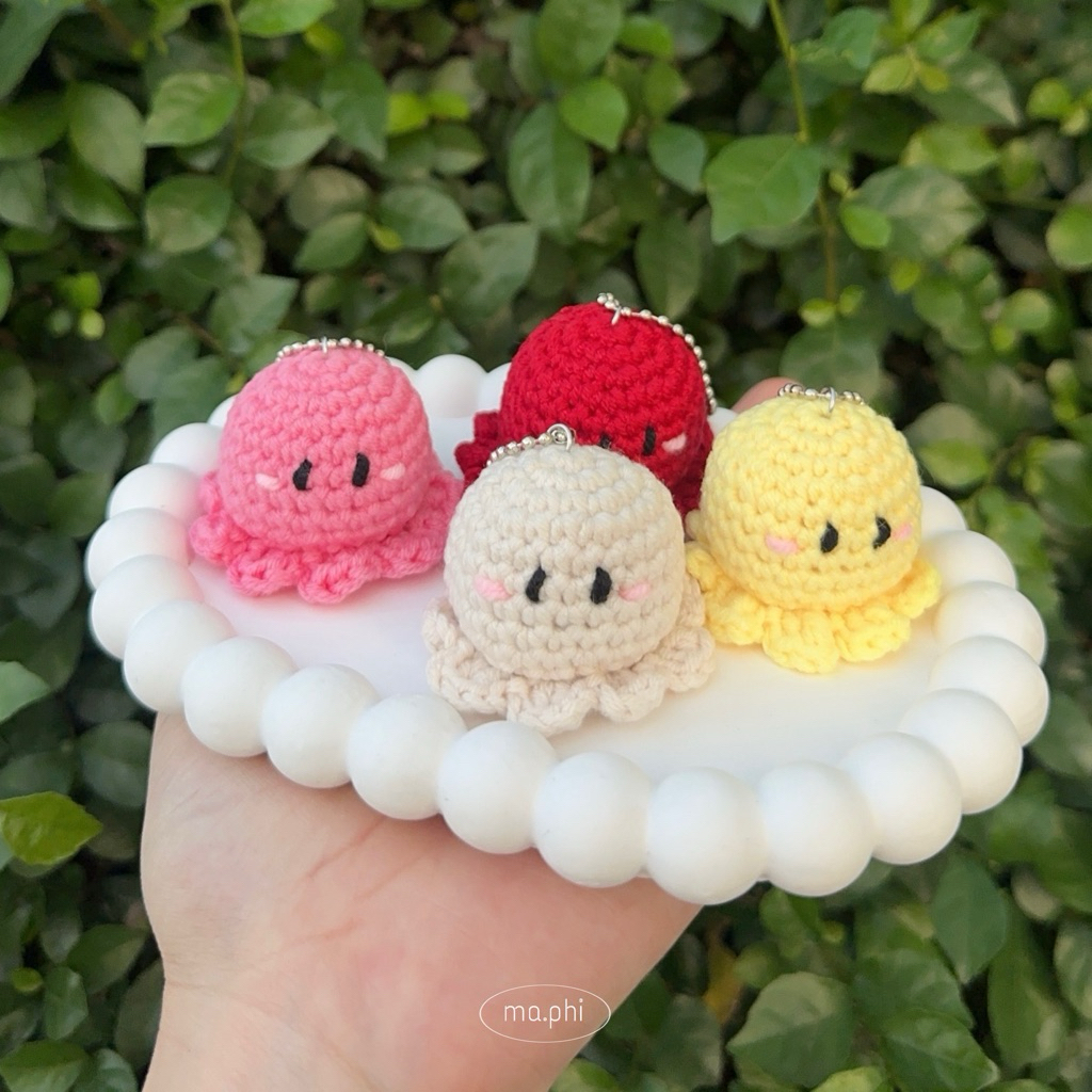 พวงกุญแจไหมพรมหมึกน้อย- Mini Octopus Keychain 🐙