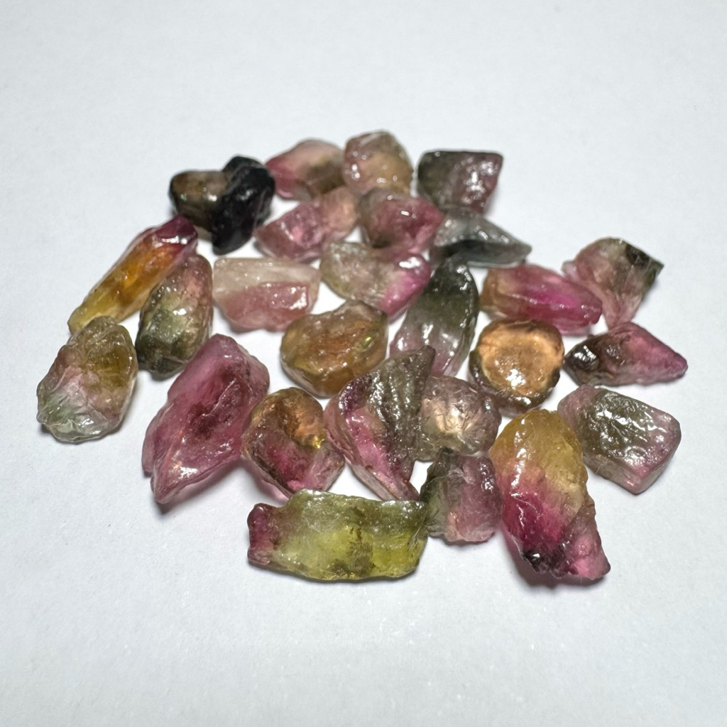 ทัวร์มาลีน/ทัวร์มาลีนแตงโม แบบชิ้นดิบ Watermelon Tourmaline/ Bi-color Tourmaline สุ่มตักให้ ราคาต่อกรัม