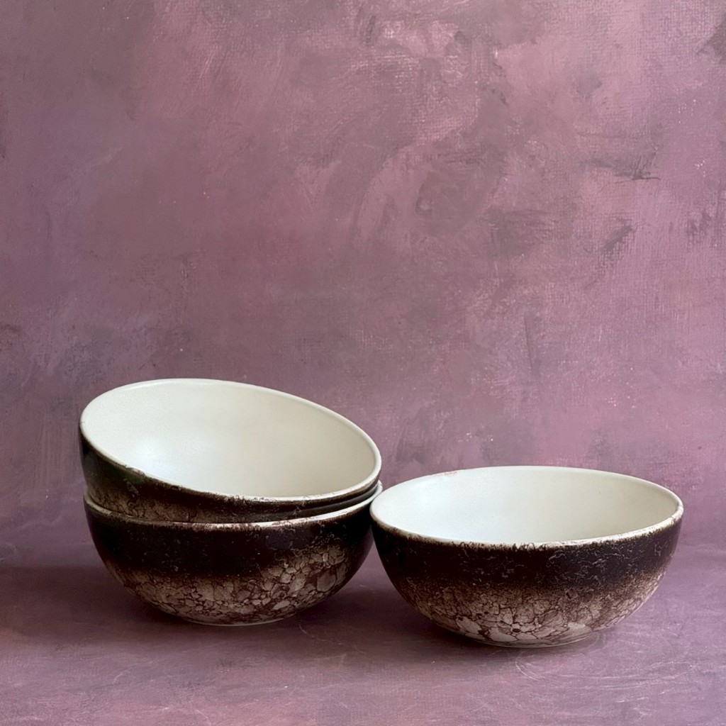 ชามเซรามิค Bowl Ceramic ขนาด 6.25 นิ้ว เคลือบสีแบบเป่าฟองน้ำตาล ด้านในสีขาว เข้าไมโครเวฟได้ - AT1CERAMIC