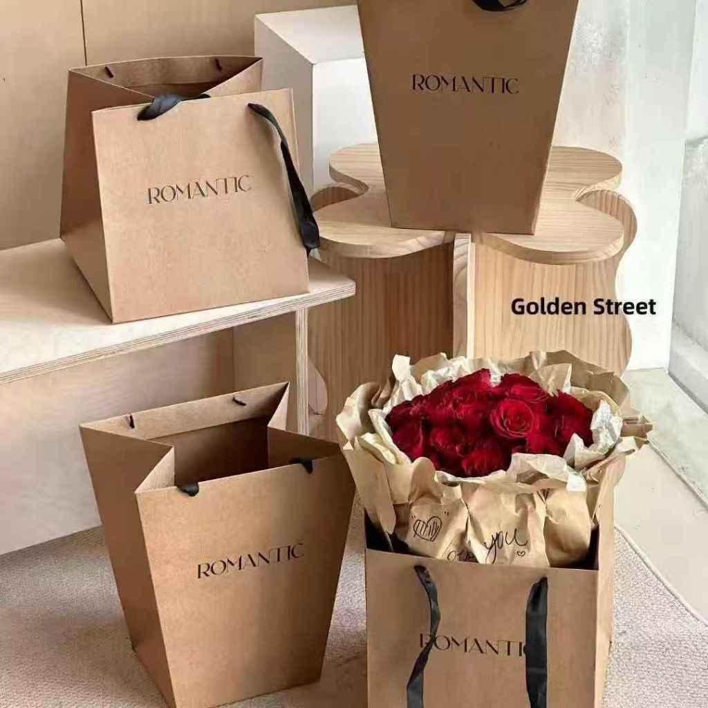 🌷🌷BAG🌷🌷 ถุงกระดาษ ลายRomantic มี 2 แบบ ทรงสี่เหลี่ยมด้านเท่า ทรงคางหมู หูริบบิ้นสีดำ กระดาษคราฟท์ ใส่ช่อดอกไม้ ของขวัญ