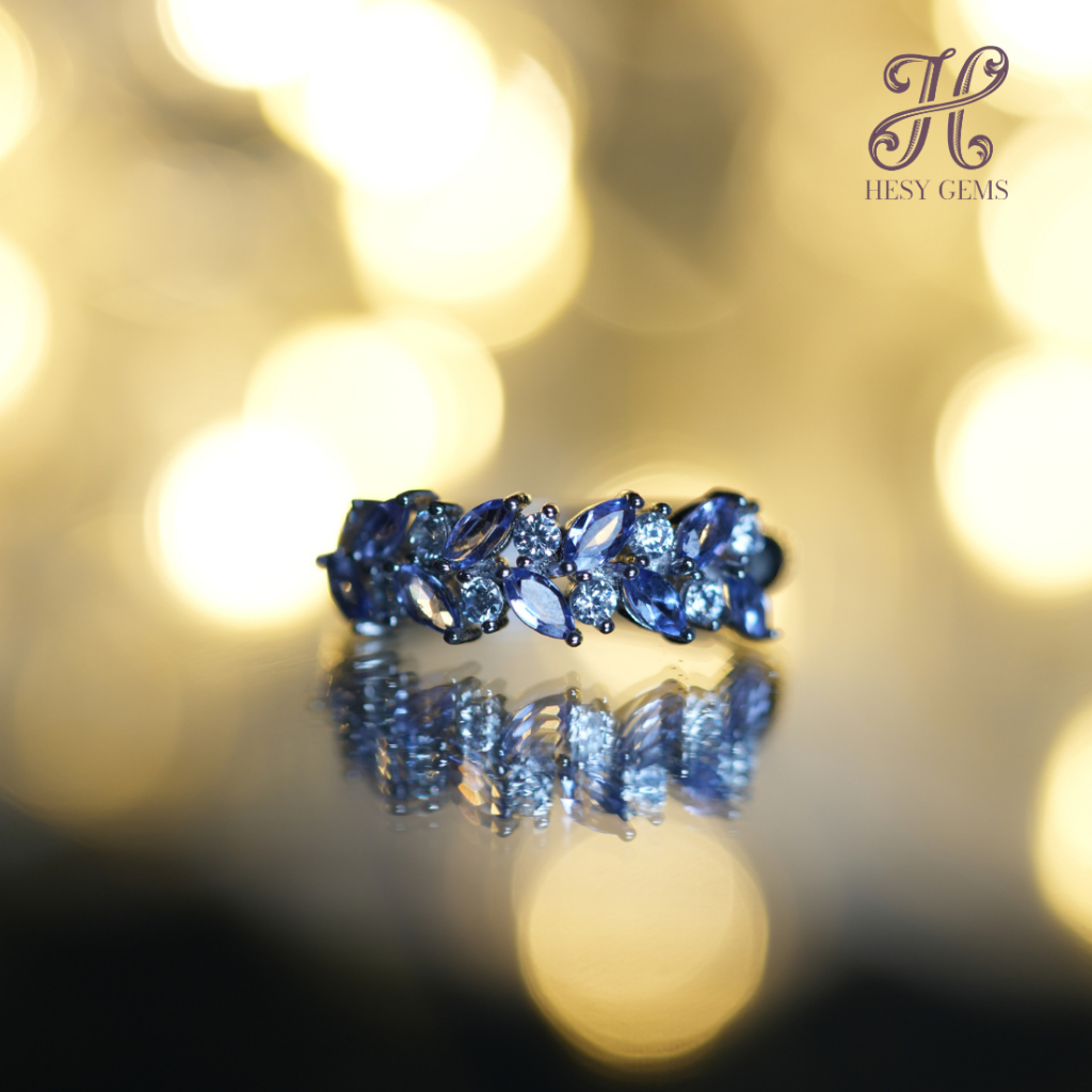 แหวนแถวครึ่งวงทันซไนด์มาคี ประดับczกลม Half Eternity Ring with Marquise Tanzanite Accented by Round Cubic Zirconia