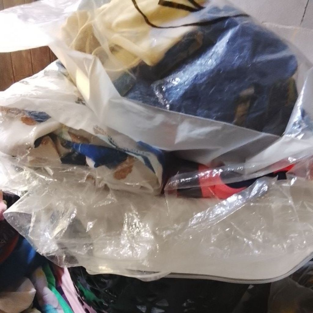 เสื้อยืดสวยๆมีหลากหลายขนาด หลายแบบ เลือกชมได้นะคะ เข้ามาดูกัน
