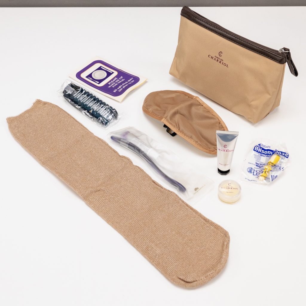 กระเป๋า Charriol Vietnam Airlines Traveling Kit แบบพกพา ของแท้ (ชุดอุปกรณ์อำนวยความสะดวกหมดอายุแล้ว)