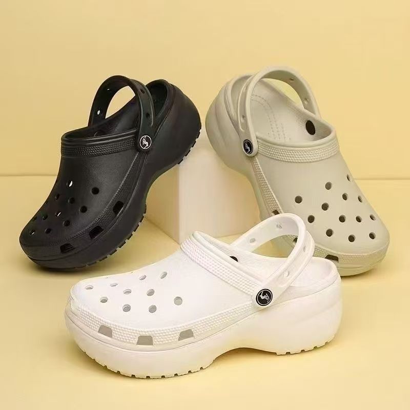 รองเท้า Crocs Classic Clog สีขาว พื้นหนา กันน้ำ