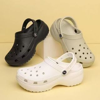 รองเท้า Crocs Classic Clog สีขาว พื้นหนา กันน้ำ