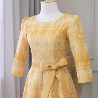 PRAEWARIN (แพร-วรินทร์) ชุดเดรสผ้าไทยงานพรีเมี่ยมแต่งโบว์ข้างเอว 1 ชุดใส่ได้ถึง 2 แบบ