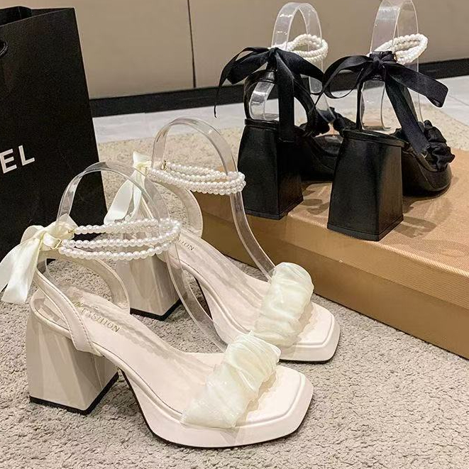 ROSE รองเท้าส้นสูงทรงหนาสไตล์ Angel ในช่วงฤดูร้อน สายรัดไข่มุกฝรั่งเศส รองเท้าส้นสูงแบบเปิดหัวใหม่ 9cm